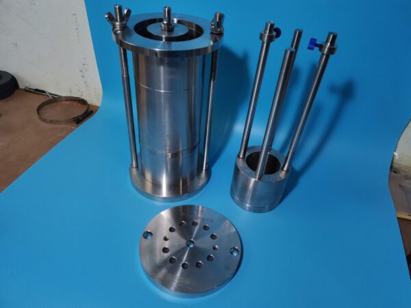 中空円筒式成形器（リモールド土の成形用：内径60 外径100 高さ200）	内径60 外径100 高さ200 mm