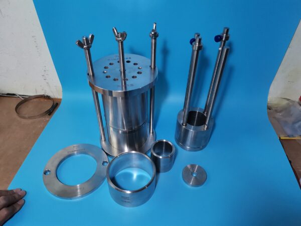 中空円筒式成形器（リモールド土の成形用：内径60 外径100 高さ200）	内径60 外径100 高さ200 mm