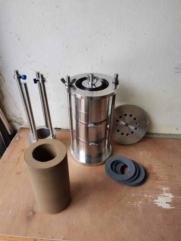 中空円筒式成形器（リモールド土の成形用：内径60 外径100 高さ200）	内径60 外径100 高さ200 mm